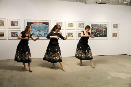Ausstellungsansicht: «Subjekt = Objekt = Subjekt» Nr. 42, Oxyd, 2010, Hula Tanz im Hawaii-Raum