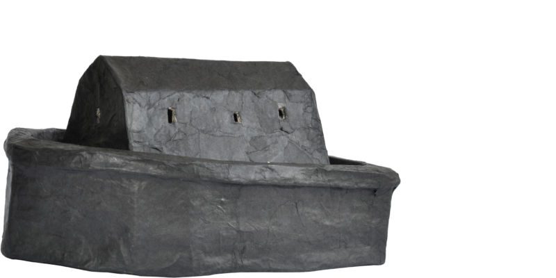 Nachtschiff, 2013, Karton, Leim, Seidenpapier, ca. 16 x 30 x 20 cm, Objekt aus der Serie «Häuser I»