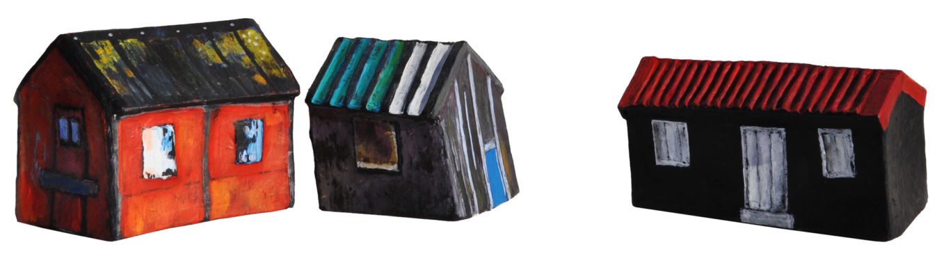 Fischerhütten, 2016, Karton, Leim, Acryl, rot: ca. 14 x 15 x 12 cm, grün: ca. 12 x 12 x 12 cm, schwarz: ca. 11 x 19 x 14 cm, Objekt aus der Serie «Häuser I»
