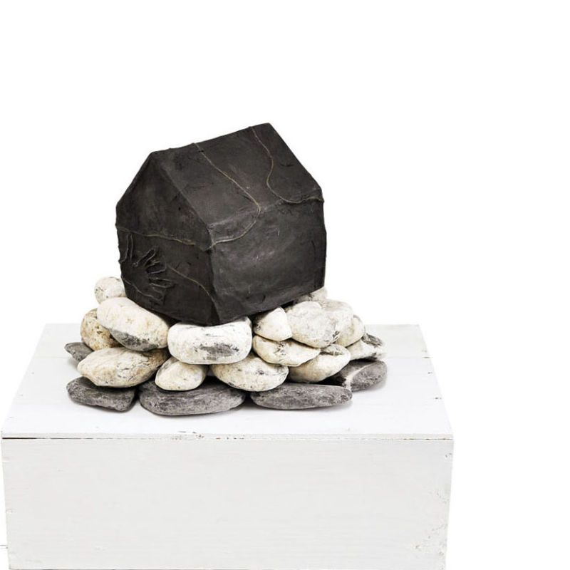 Trauerhaus, 2007, Karton, Schnur, Seidenpapier, Leim, 20 x 20 x 18 cm, Objekt aus der Serie «Häuser II»