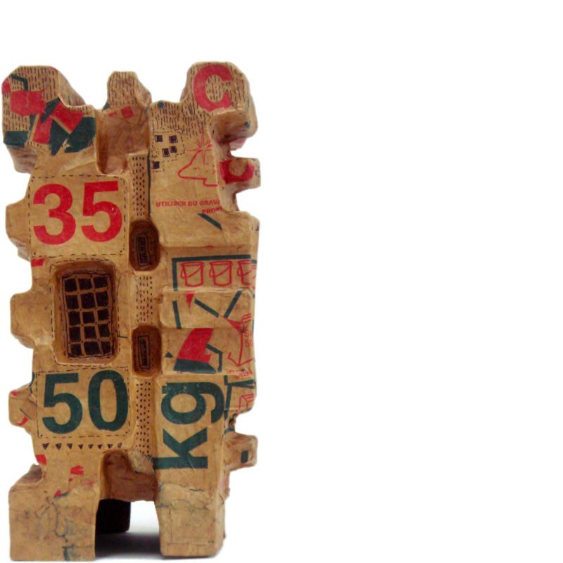 Afrikanisches Hochhaus, 2011, Afrikanische Betonsäcke, Karton, Leim, Tuschestift, 36 x 15 x 20 cm, Objekt aus der Serie «Häuser III»