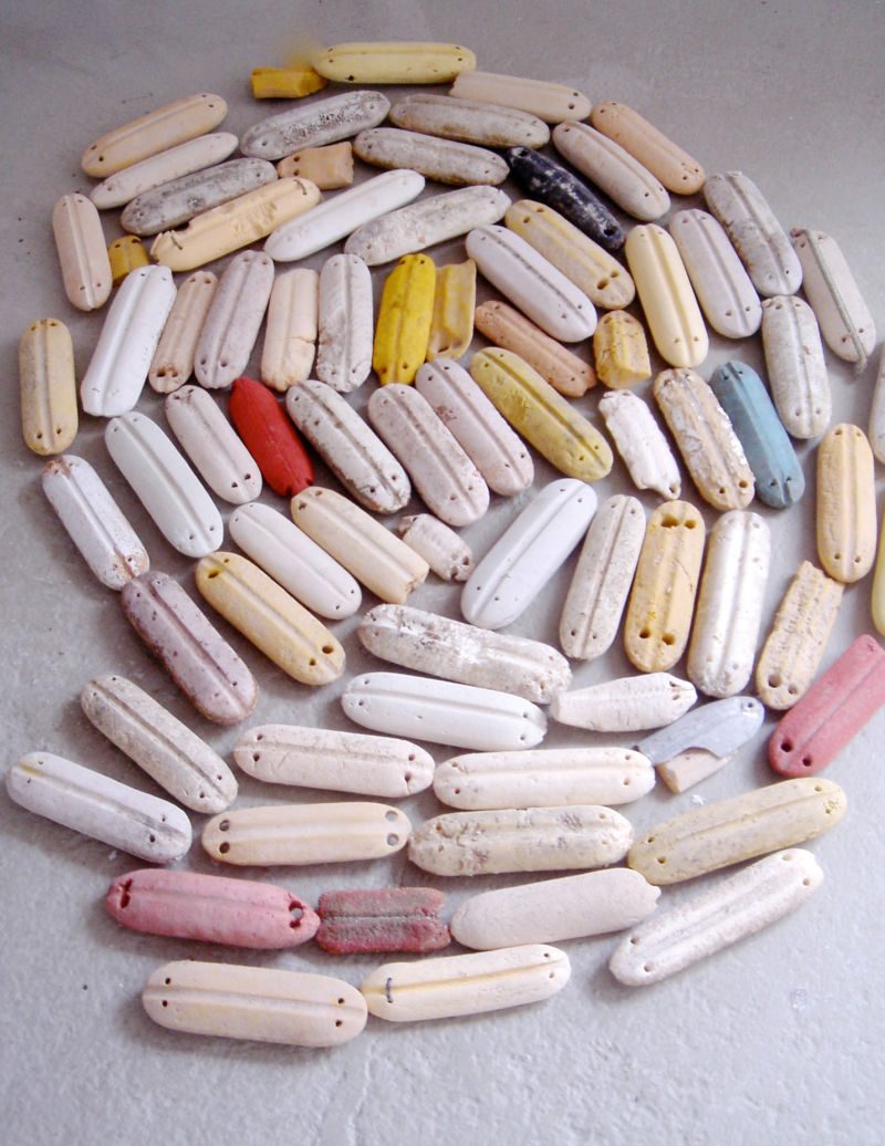 Plastikstrandgut, 2001, ca. 100 x 100 cm, Werk aus der Serie «Strandgut II»