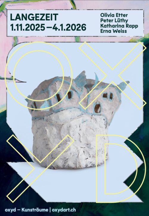 Flyer zur Ausstellung «Langezeit» der oxyd Kunsträume Winterthur, 1.11.2025 – 4.1.2026, mit Keramikobjekt in Hausform
